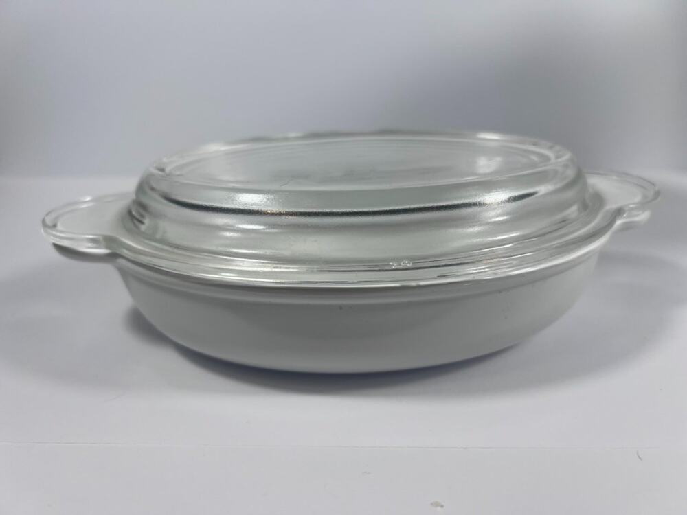 Vintage Corning Ware Grab It White Oval Casserole P-14-B w/Pyrex Lid P-14-C